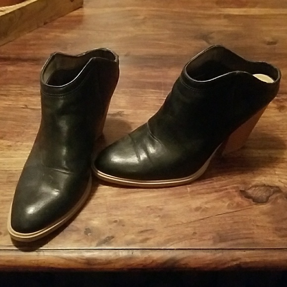 DV by Dolce Vita Shoes - DV SLIP on black booties